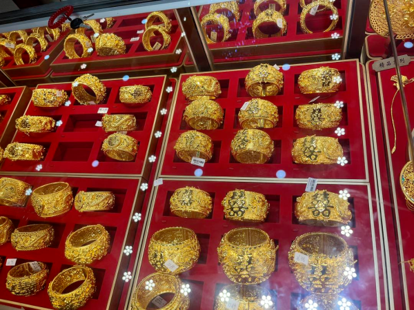 红腾网配资 国庆金价单克上涨超40元 网友晒“幸福账单”：囤200多克黄金8天假期“躺赚”近万元